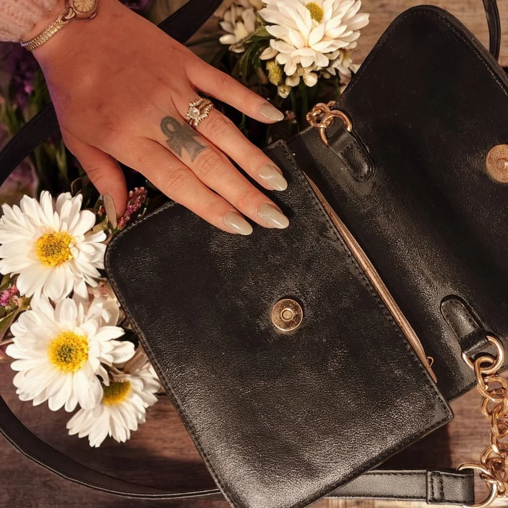 Marc New York - Andrew Marc Pearl Flower Crossbody 🌺 - Picture 3 of 3